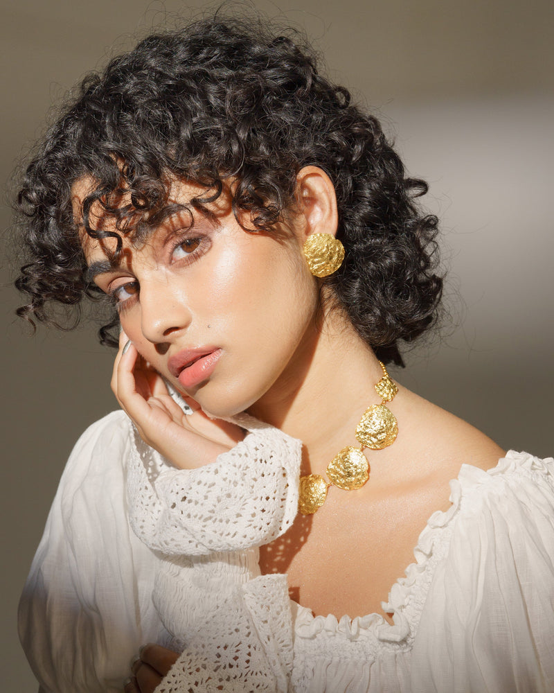 Elegant gold dangle earrings shaped like shells