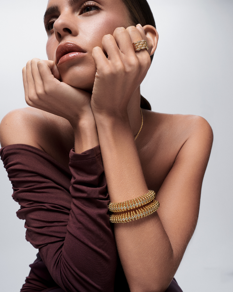 Handcrafted gold ring and bracelet with luminous zirconia from Ravi Nova Collection