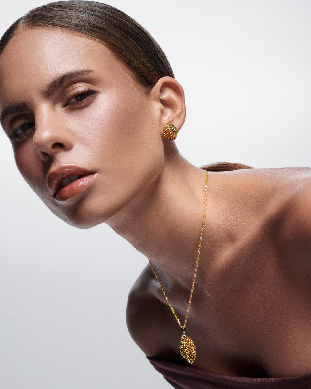 Fashion gold necklace that adds effortless power to any look