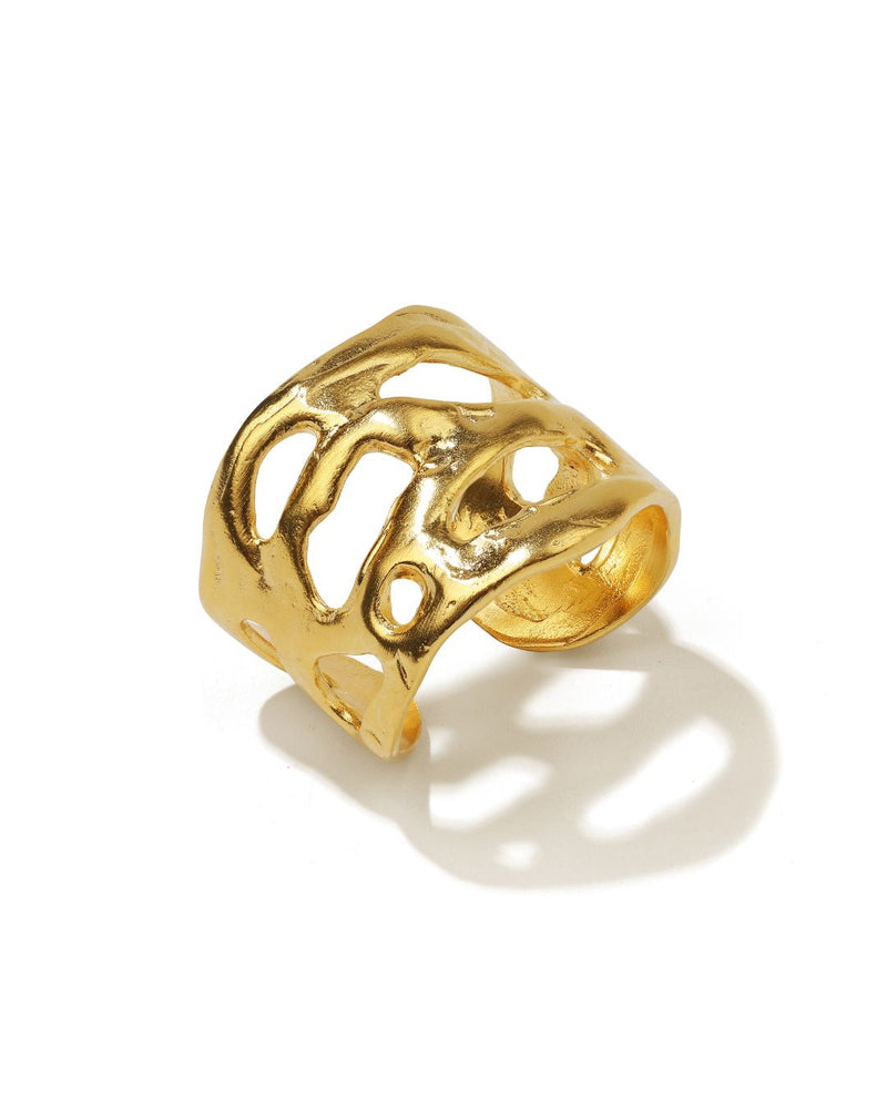 24k gold-plated embossed ring for effortless elegance