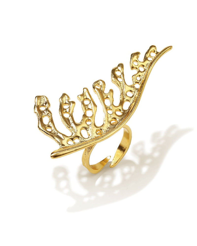 Statement gold-plated ring with enchanting leaf detailing