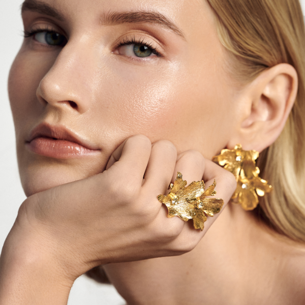 Mystic gold leaf ring – delicate 24k gold plated women’s ring with sparkle