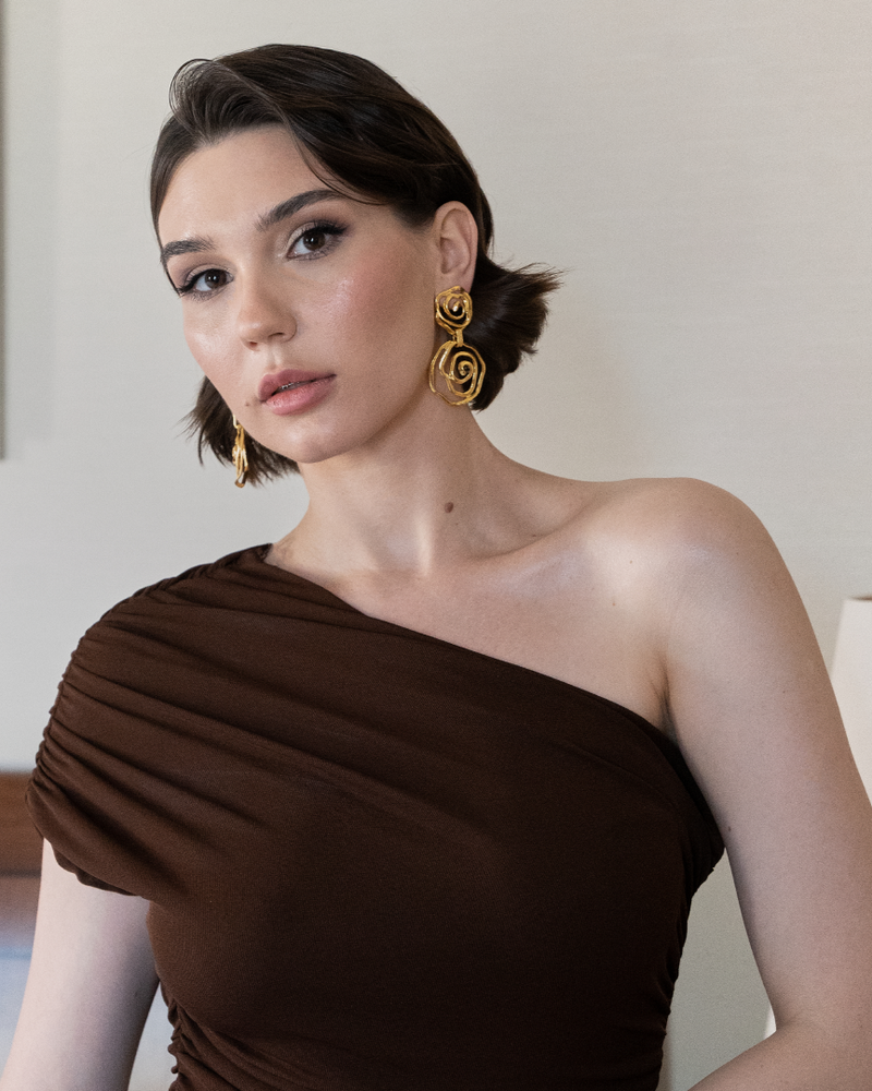 Elegant gold drop earrings inspired by nature