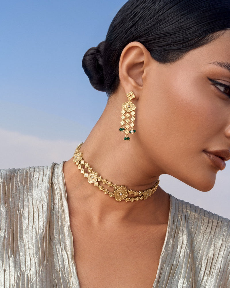 Arab-inspired gold and pearl choker