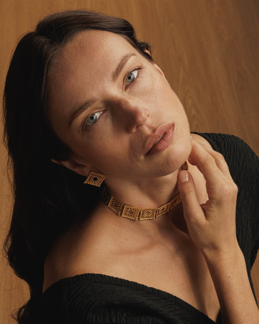 Indian heritage gold choker with a bold silhouette