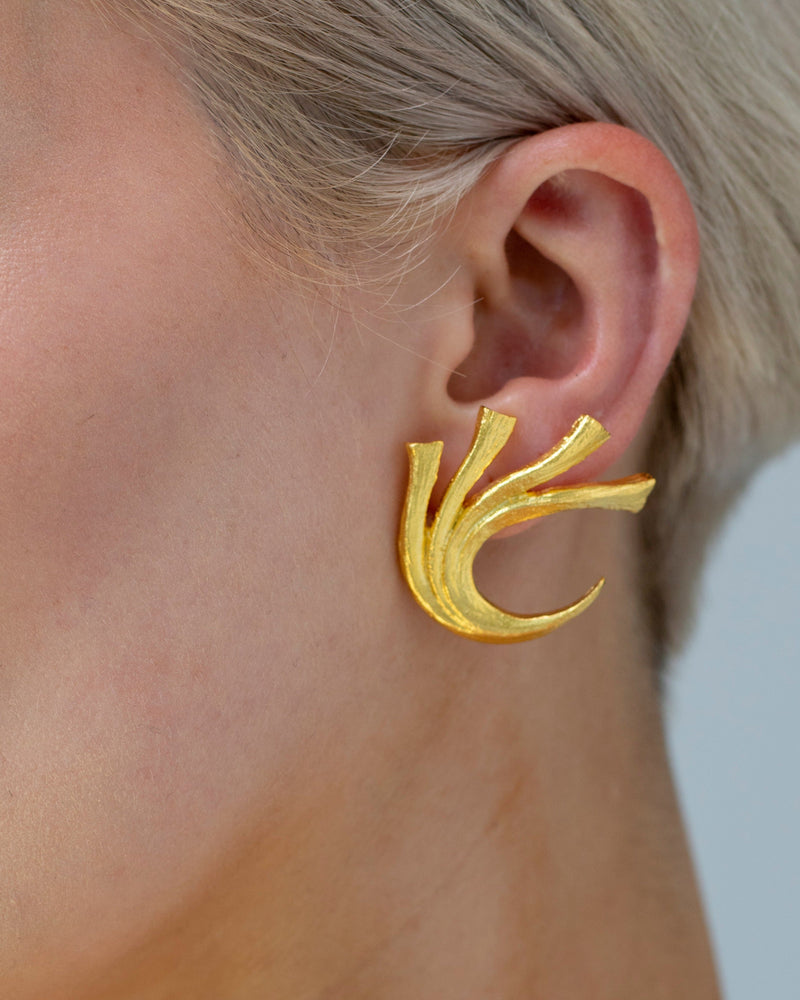 Botanical gold crawler earrings with vine design