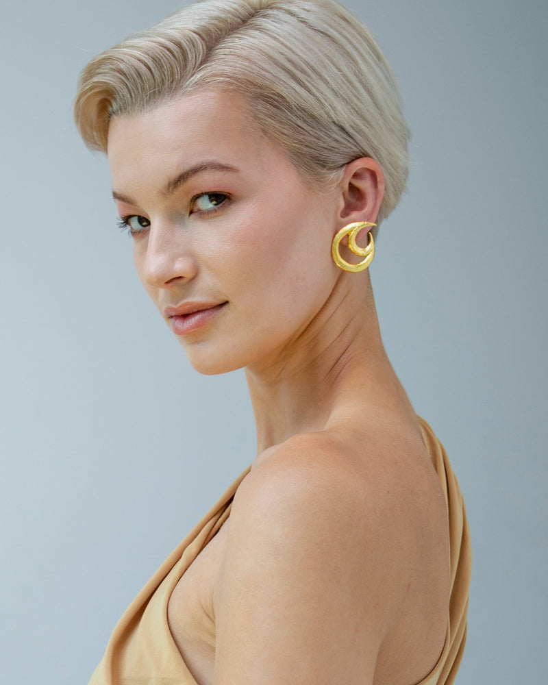 Nature-inspired gold earrings for evening wear