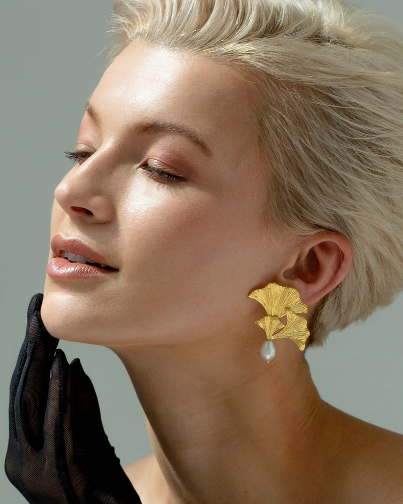 Floral motif earrings with pearl drops