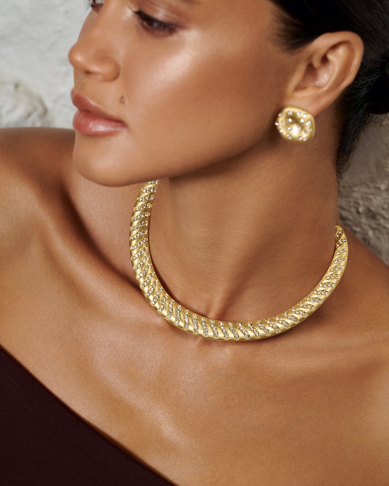 Gold necklace and earrings set with zirconia details