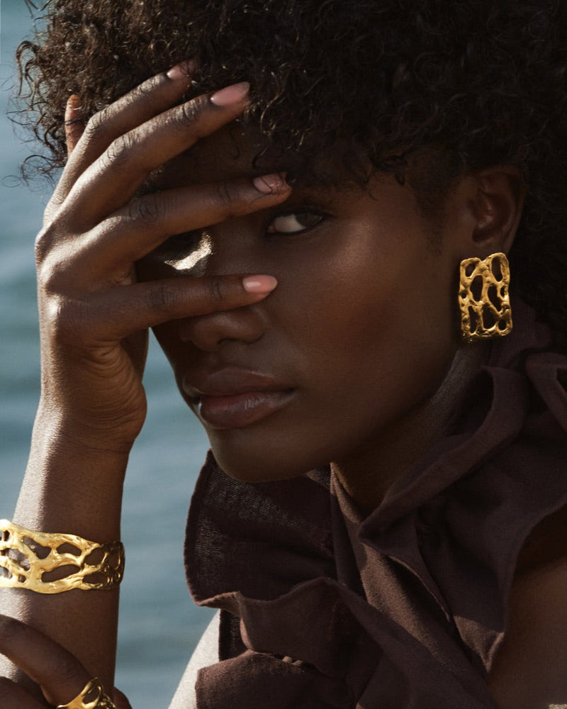 Chunky gold hoop earrings – bold, lightweight statement jewelry for day-to-night glam.