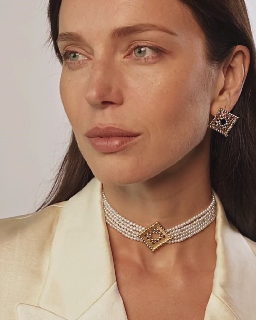 pearl choker with beaded details, beaded stud earrings