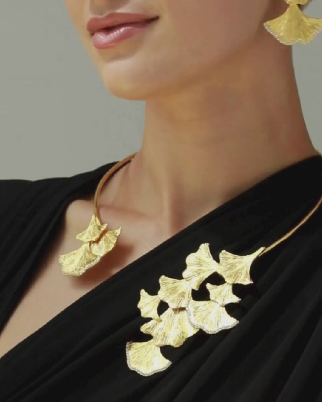 bold petal choker gold plated