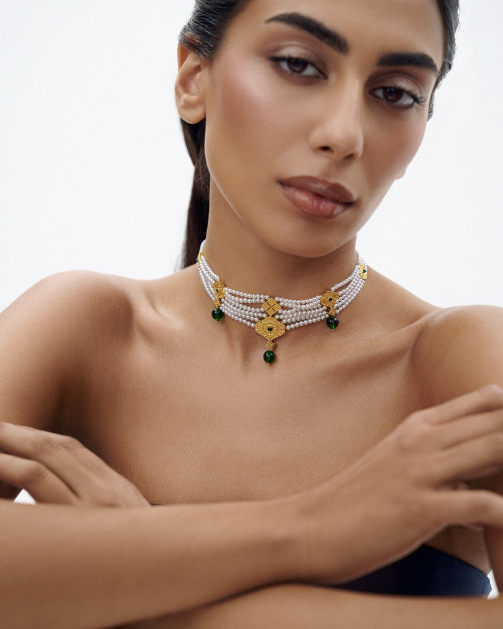 Designer Kanz pearl necklace with emerald stones