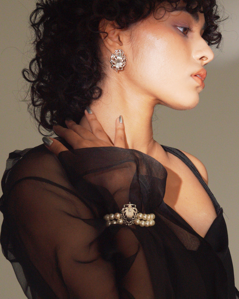 Elegant lotus bracelet with white pearls and silver finish