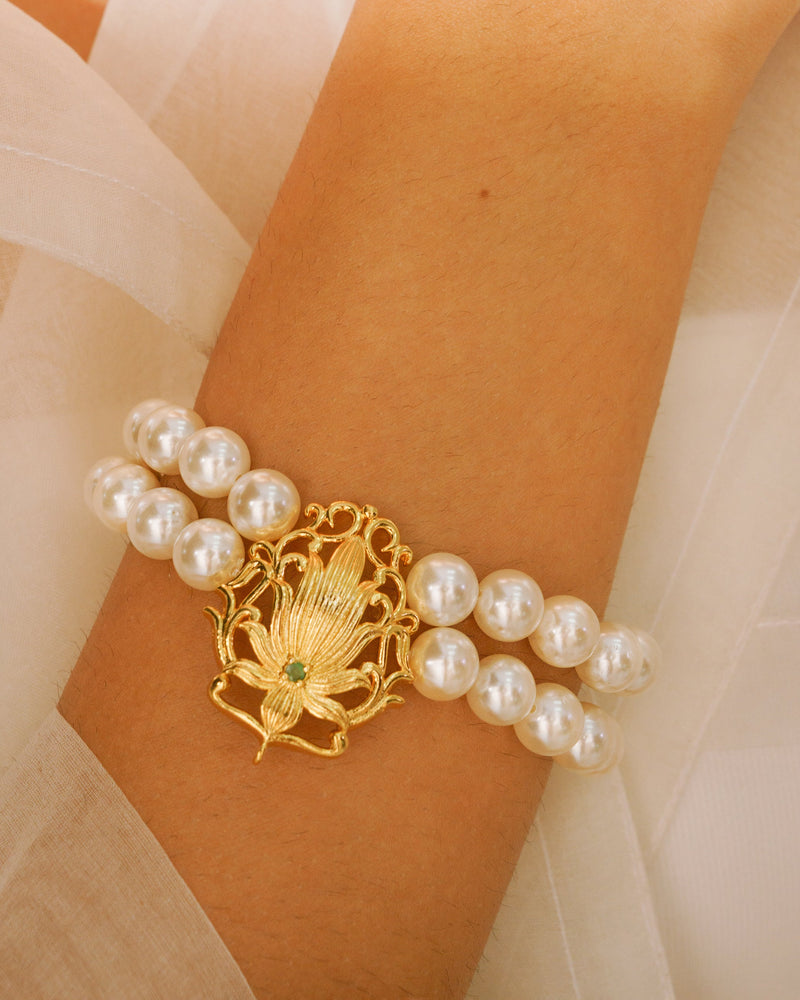 Women’s gold gemstone bracelet with double pearl strands