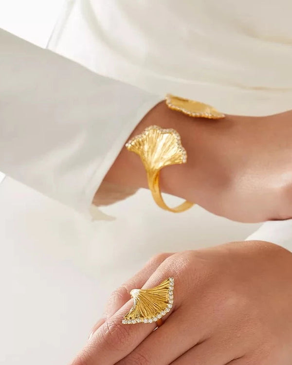 Delicate gold bracelet for everyday wear