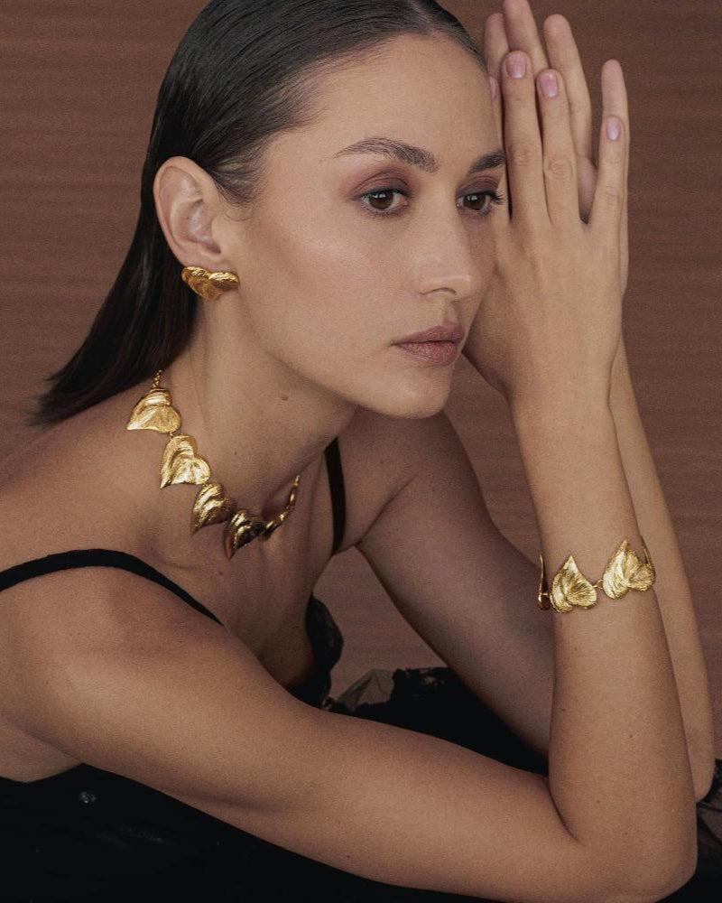 Heart charm bracelet in gold tone