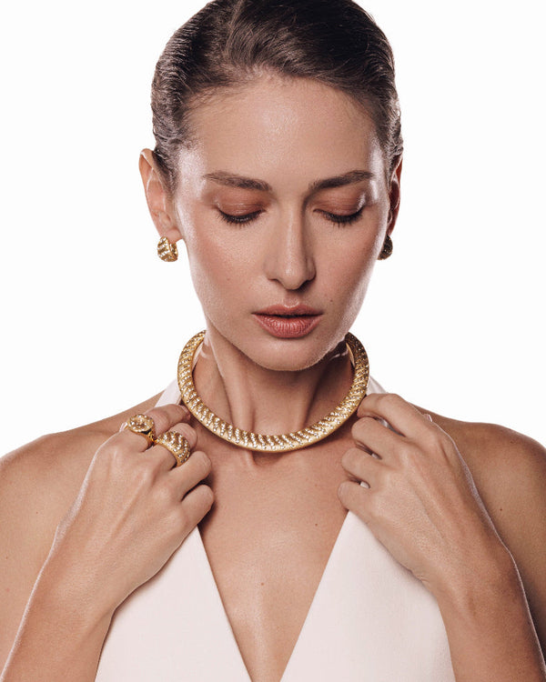 Chunky choker necklace in 18k brushed gold finish