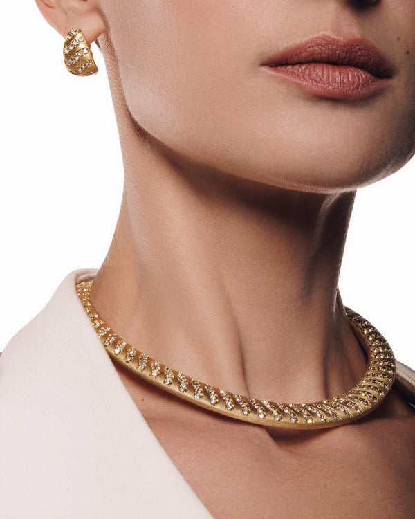 Modern gold choker necklace with curved silhouette