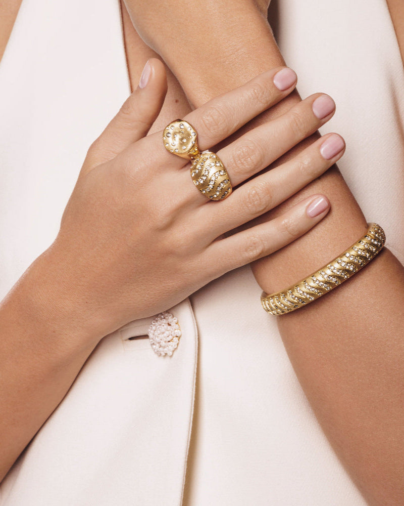 Sophisticated gold-plated chunky bracelet with textured finish