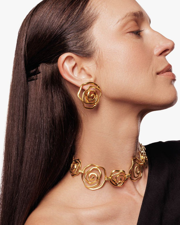 Swirling gold flower choker for everyday wear