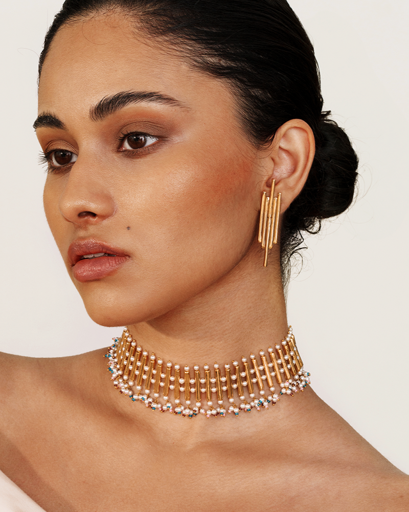 Women's gold and pearl collar necklace