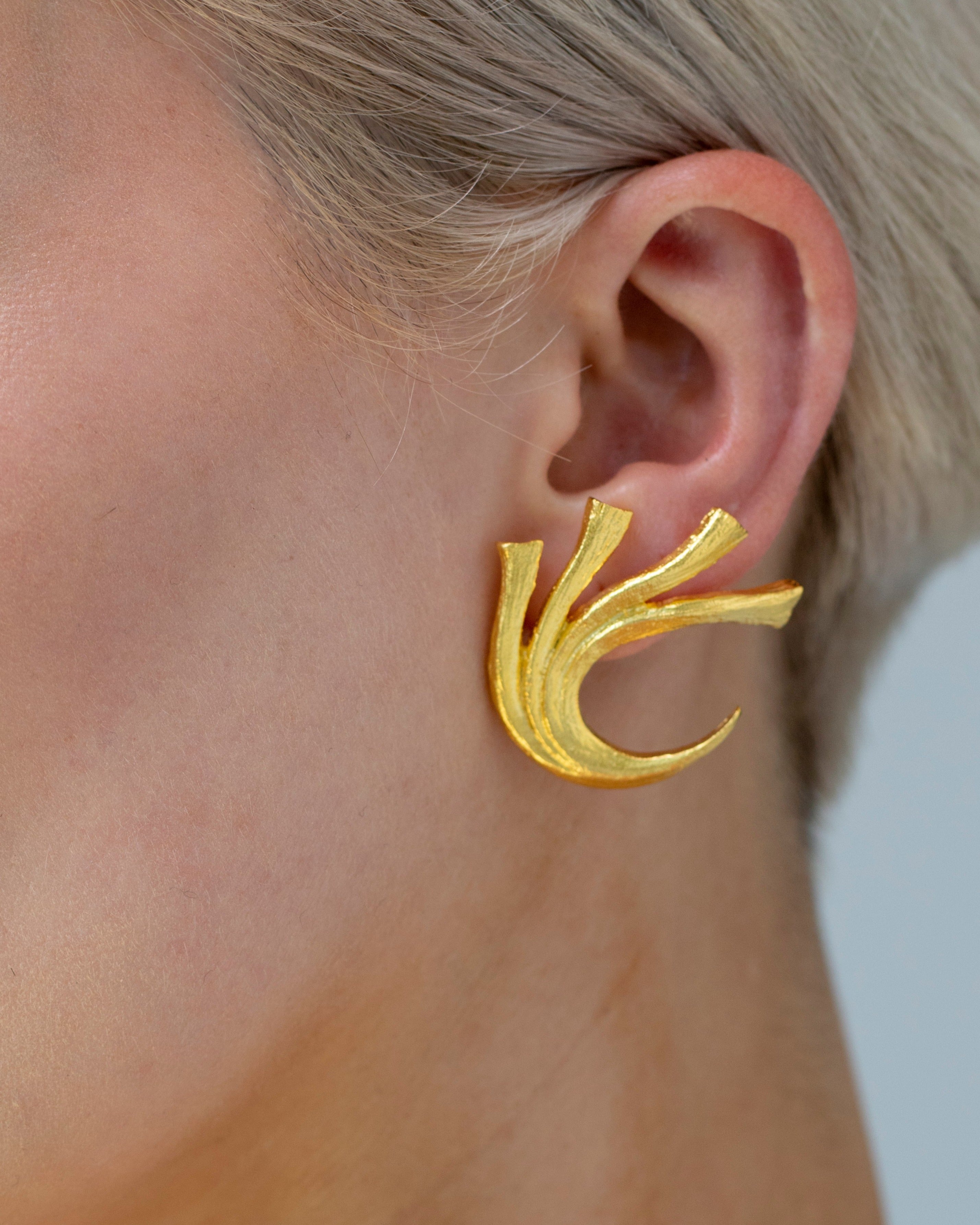 Botanical gold crawler earrings with vine design