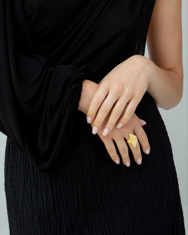 Elegant gold ring for women
