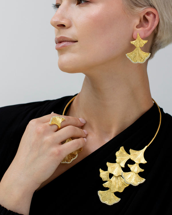 Elegant statement necklace with petal design