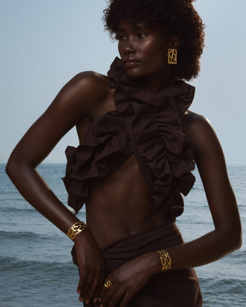 Mystical gold statement earrings – bold, eye-catching accessories with gold statement pieces.