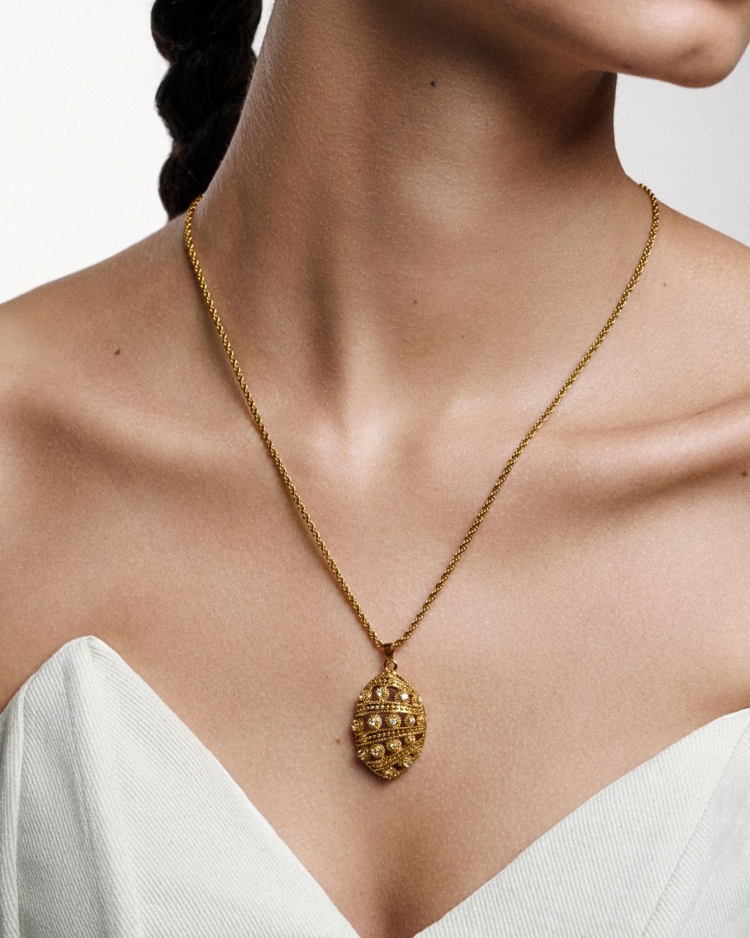 Dome-inspired gold necklace