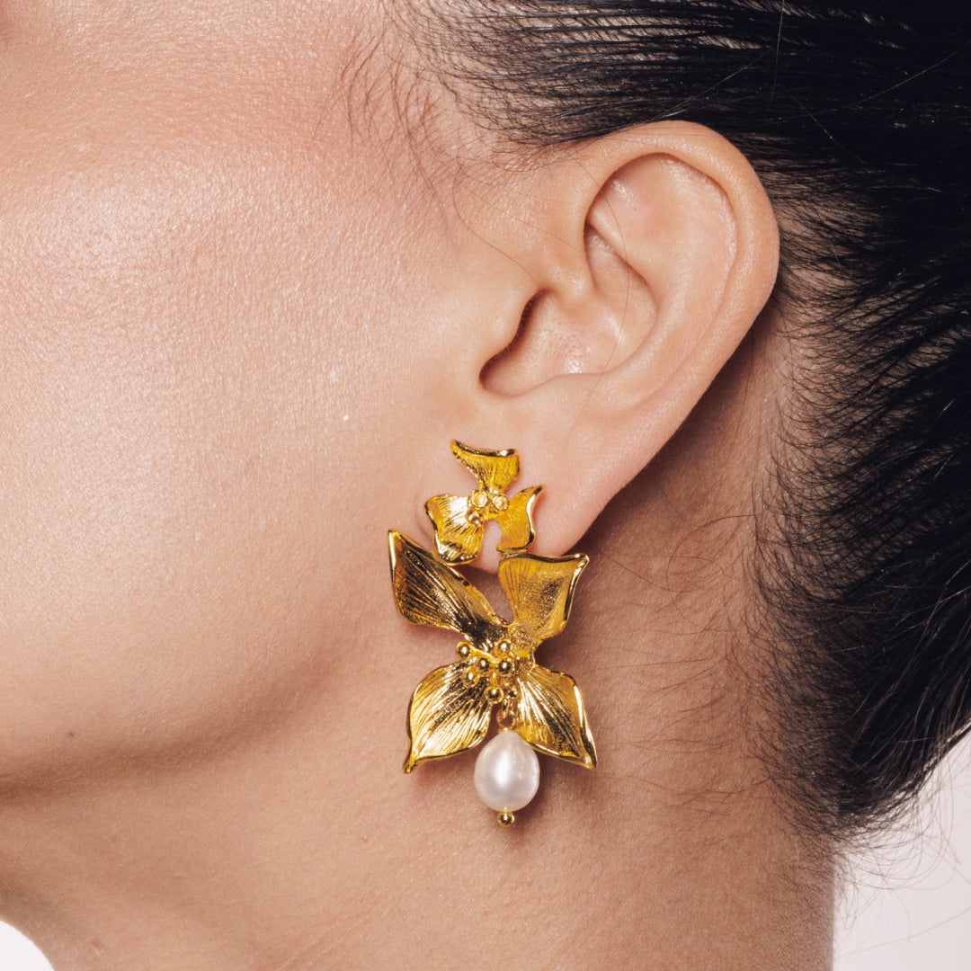 gold plated earrings floral pearl dolce& gabbana earrings lynyer