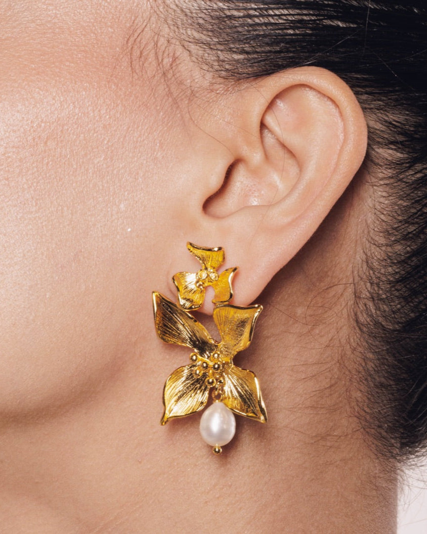 gold plated earrings floral pearl dolce& gabbana earrings lynyer