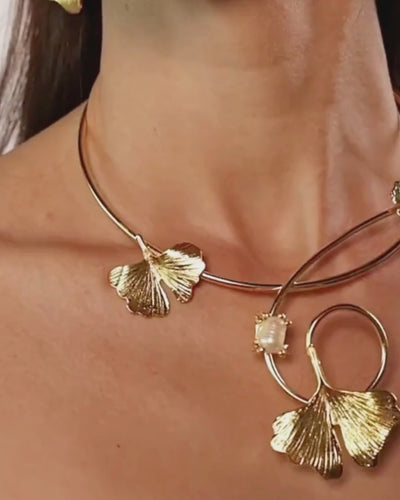 twsited floral petal collar necklace with pearl detail
