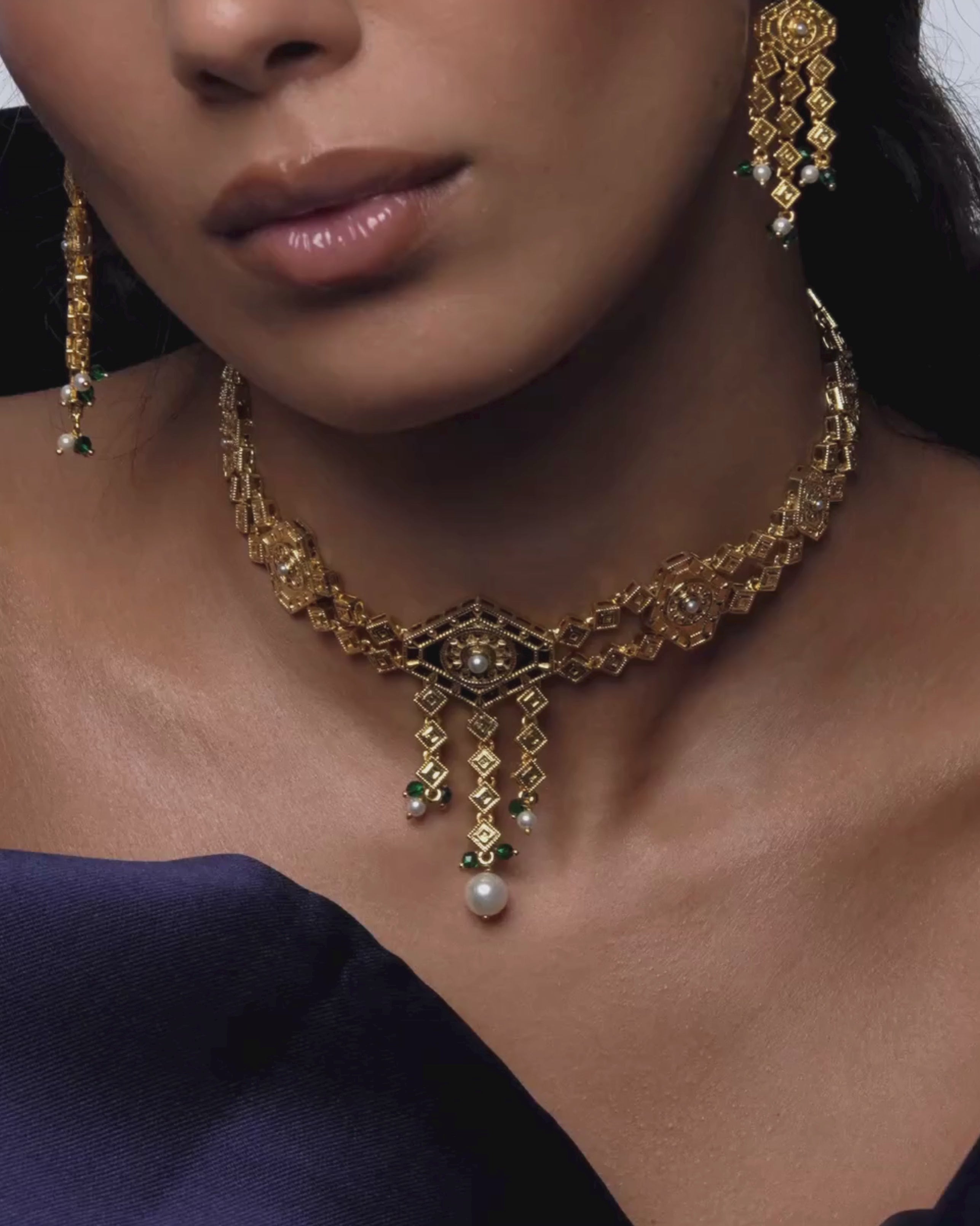 Elegant chandelier geometry choker necklace