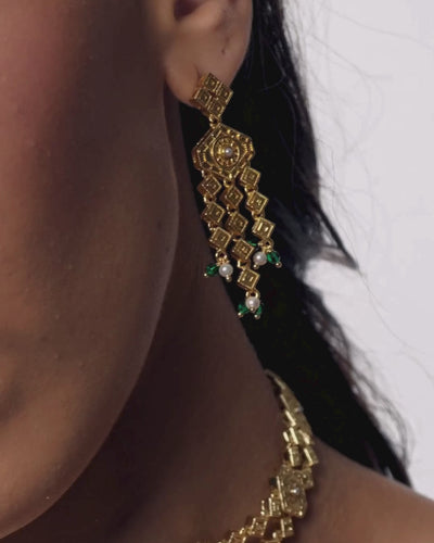 chandelier earrings with emerald and pearl details