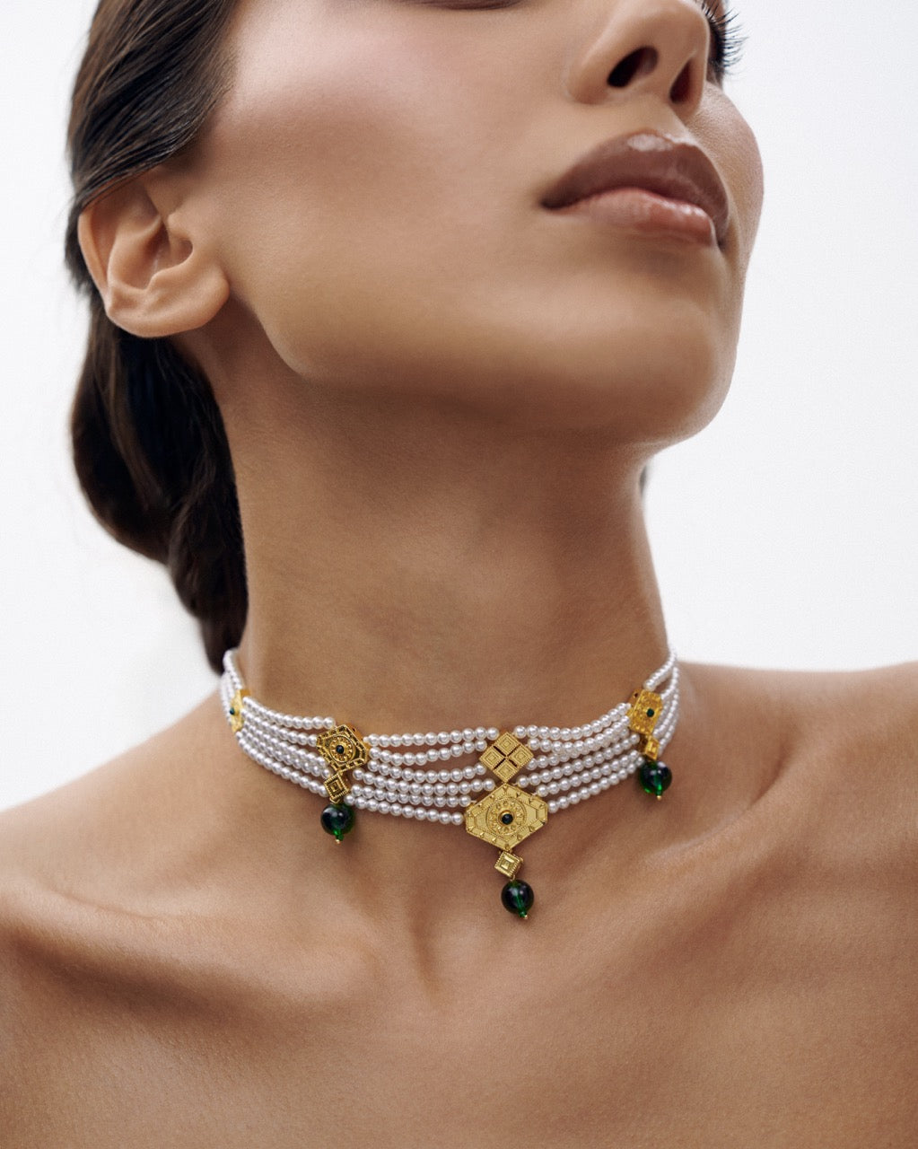 Handcrafted emerald and pearl necklace