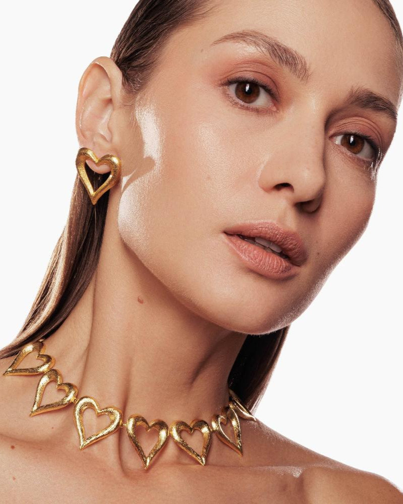Bold choker with heart-shaped links
