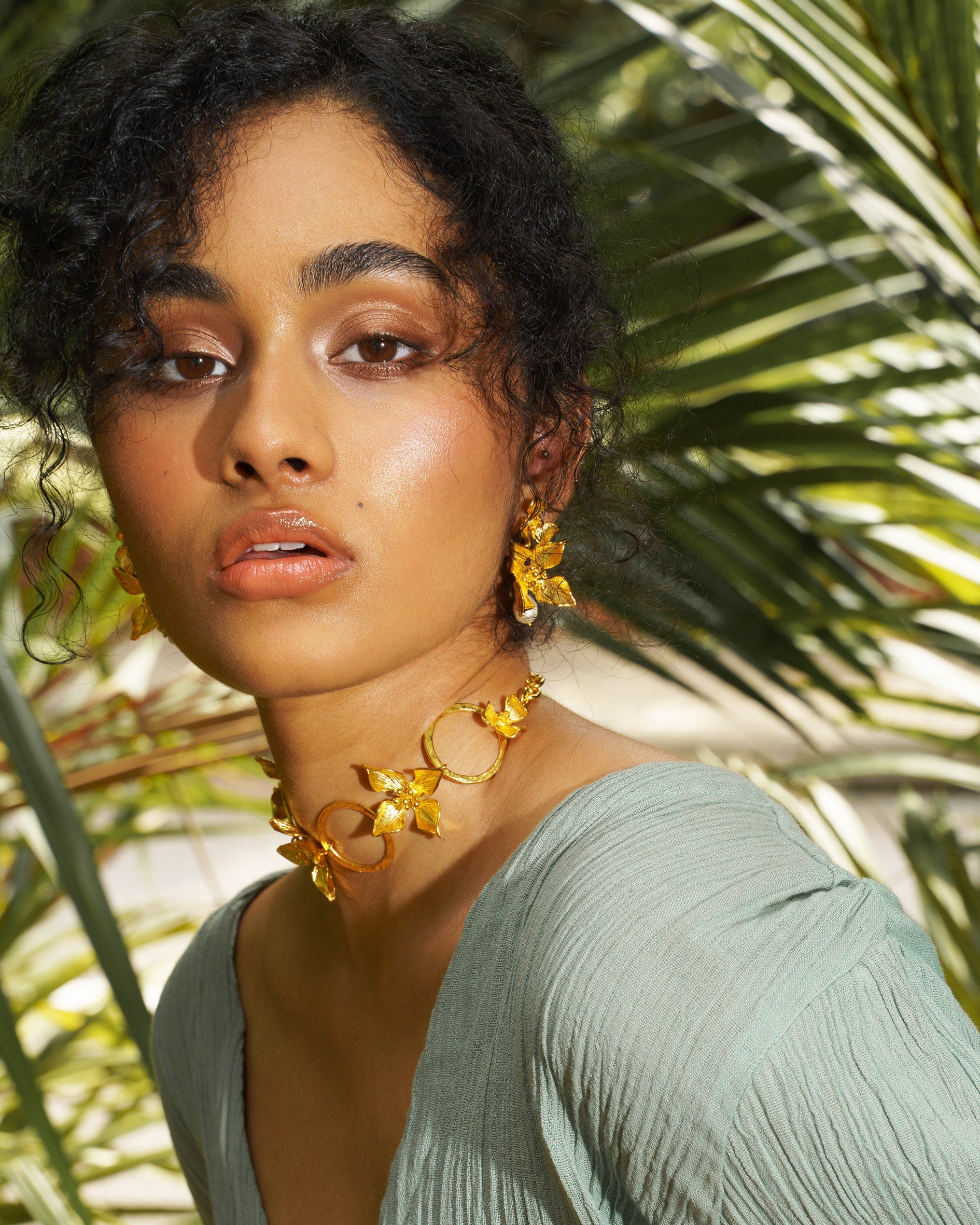 choker flower necklace goldplate lynyer jewellery  jewelry
