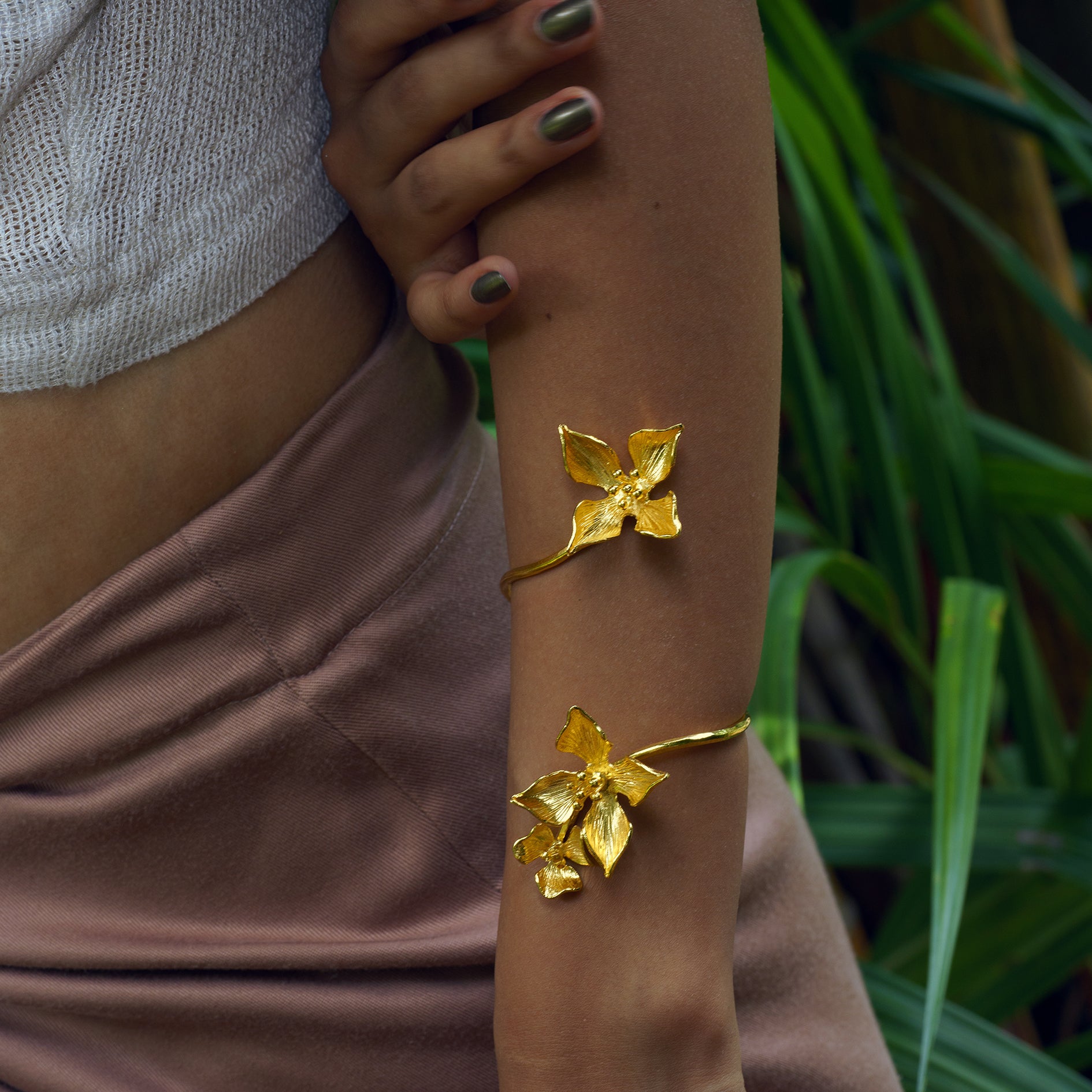 bracelet flower bendable goldplated handcrafter cuff lynyer blossom adjustable size